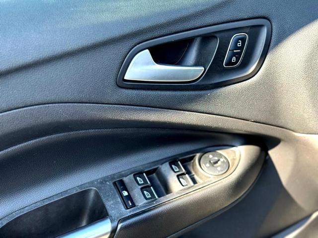 Photo of 2017 Gray Ford Escape