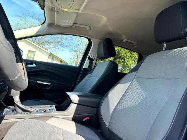 Photo of 2017 Gray Ford Escape