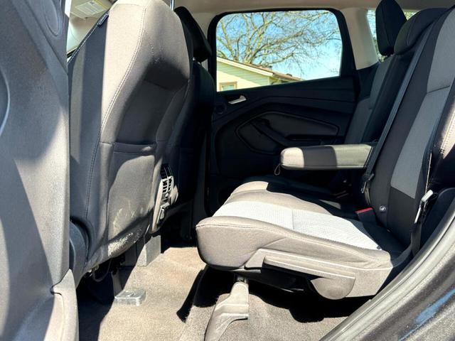 Photo of 2017 Gray Ford Escape