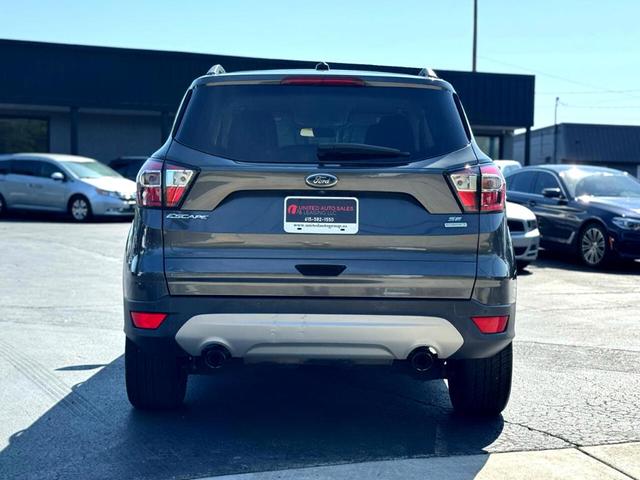 Photo of 2017 Gray Ford Escape