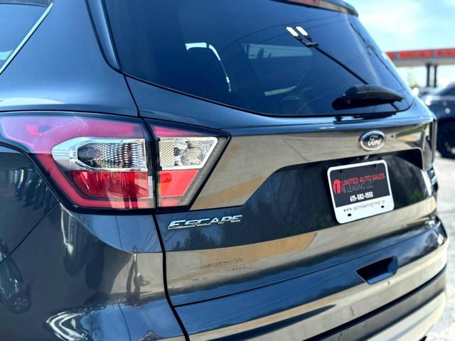 Photo of 2017 Gray Ford Escape