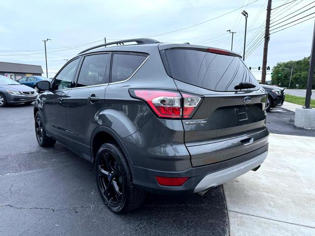 Photo of 2017 Gray Ford Escape