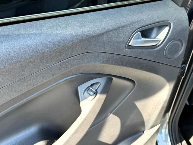 Photo of 2017 Gray Ford Escape