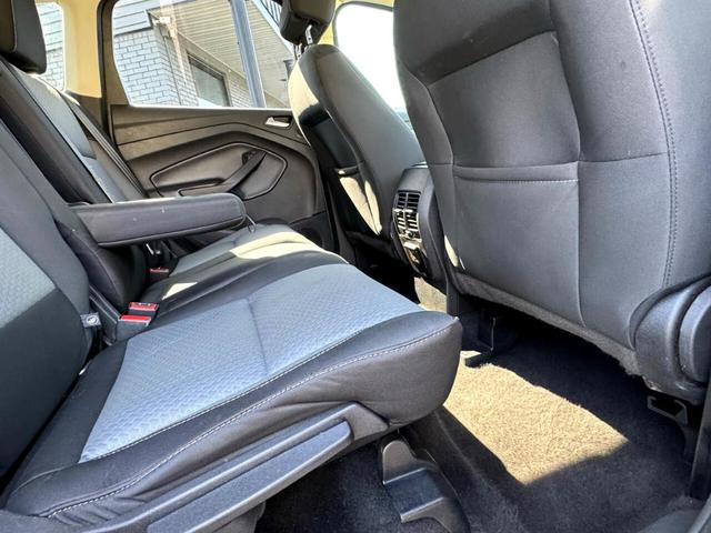 Photo of 2017 Gray Ford Escape