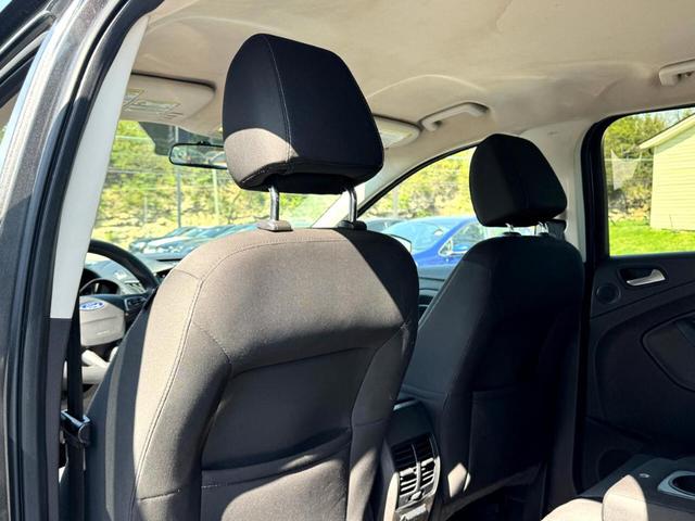 Photo of 2017 Gray Ford Escape