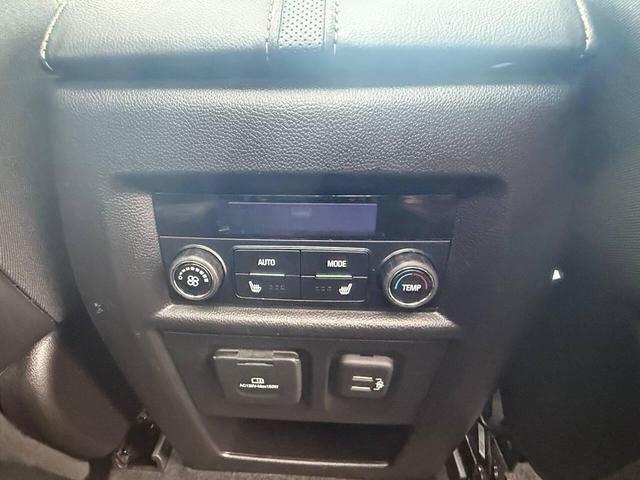 Photo of 2021 White Chevrolet Traverse