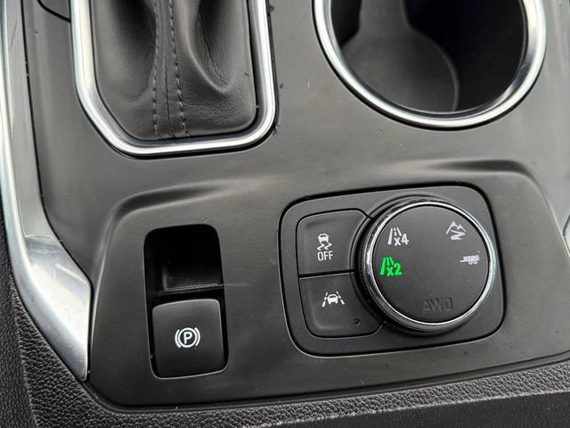 Photo of 2021 White Chevrolet Traverse