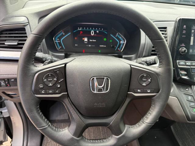Photo of 2023 Silver Honda Odyssey
