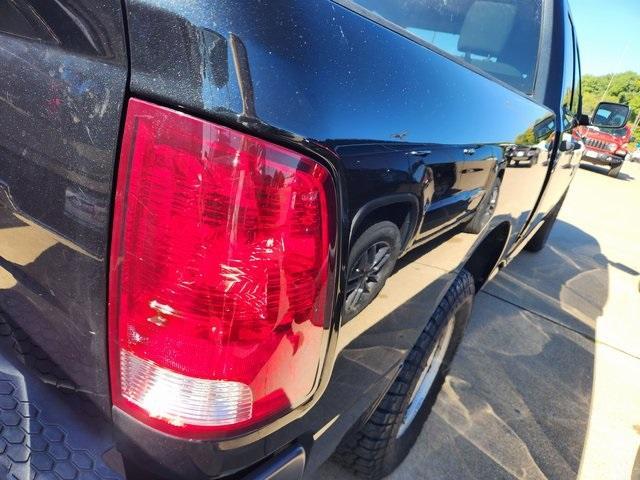 Photo of 2016 Brilliant Black Crystal Pearlcoat RAM 1500