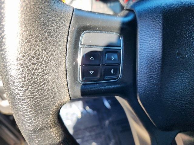 Photo of 2016 Brilliant Black Crystal Pearlcoat RAM 1500