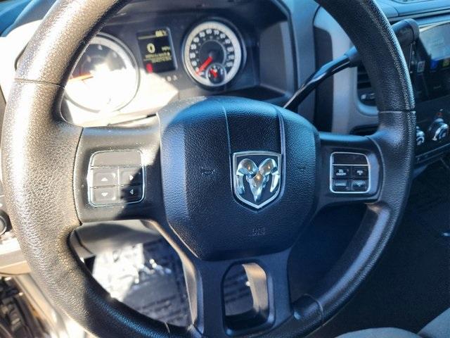Photo of 2016 Brilliant Black Crystal Pearlcoat RAM 1500