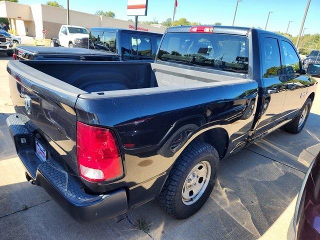 Photo of 2016 Brilliant Black Crystal Pearlcoat RAM 1500