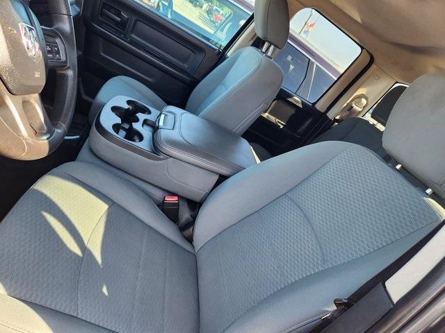 Photo of 2016 Brilliant Black Crystal Pearlcoat RAM 1500