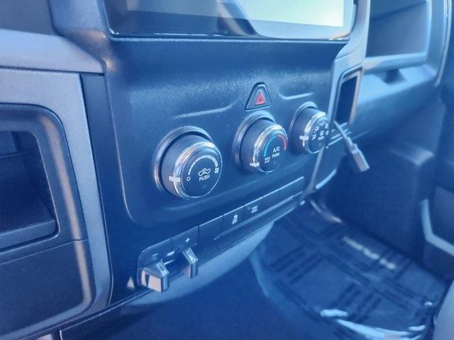 Photo of 2016 Brilliant Black Crystal Pearlcoat RAM 1500