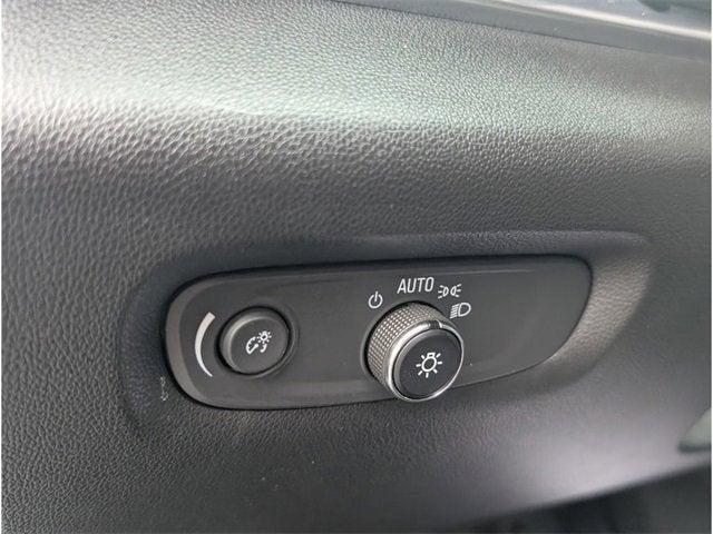 Photo of 2020 Silver Ice Metallic Chevrolet Traverse