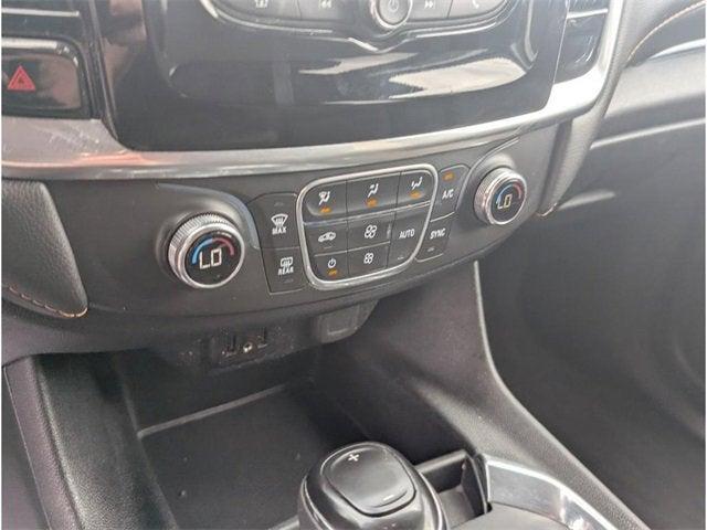Photo of 2020 Silver Ice Metallic Chevrolet Traverse