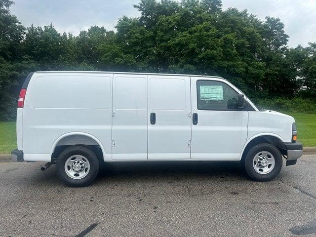 Photo of 2025 Summit White Chevrolet Express 2500