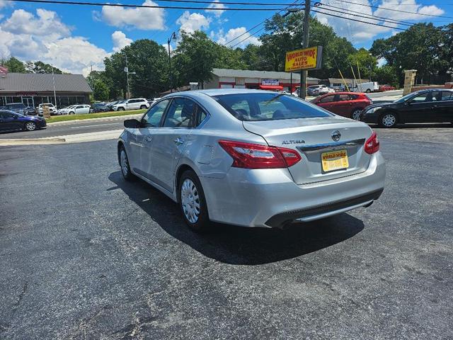 Photo of 2017 Brilliant Silver Nissan Altima