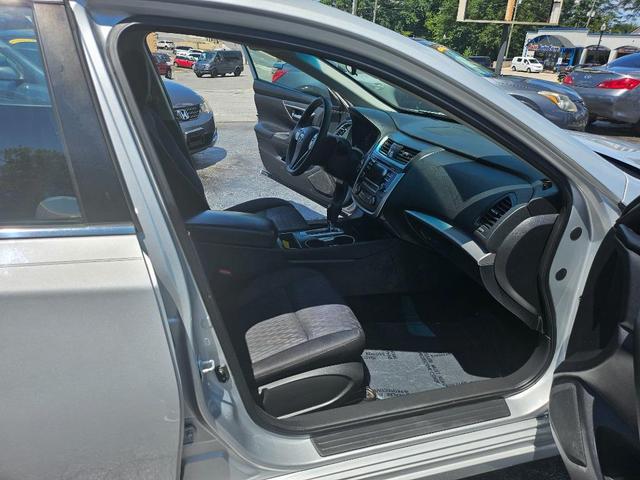 Photo of 2017 Brilliant Silver Nissan Altima
