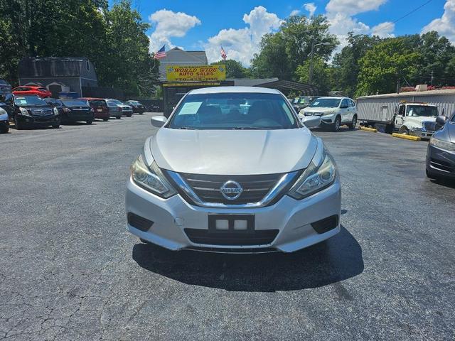 Photo of 2017 Brilliant Silver Nissan Altima