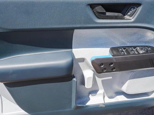 Photo of 2025 White Metallic Ford Maverick