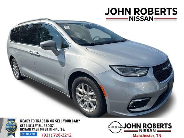 Photo of 2022 Silver Mist Clearcoat Chrysler Pacifica