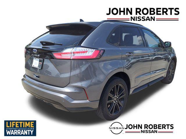Photo of 2022 Carbonized Gray Metallic Ford Edge