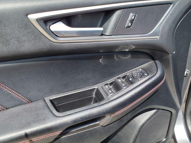 Photo of 2022 Carbonized Gray Metallic Ford Edge