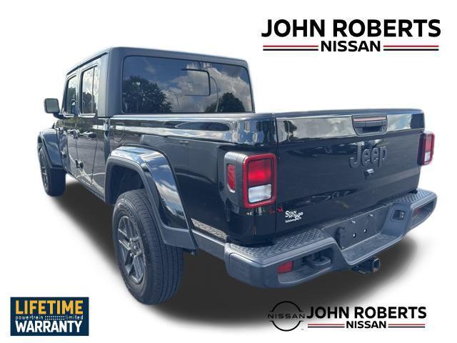 Photo of 2024 Black Clearcoat Jeep Gladiator