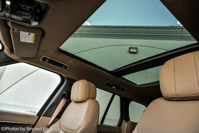 Photo of 2023 Hakuba Silver Metallic Land Rover Range Rover