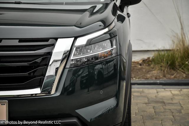 Photo of 2024 Obsidian Green Pearl Nissan Pathfinder