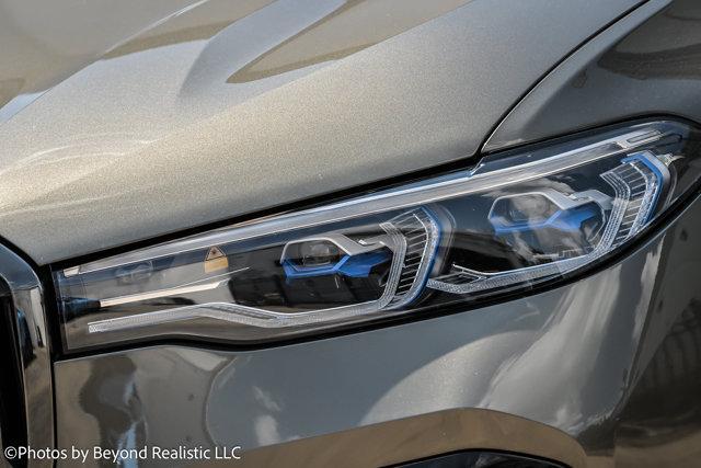 Photo of 2022 Manhattan Green Metallic BMW X7