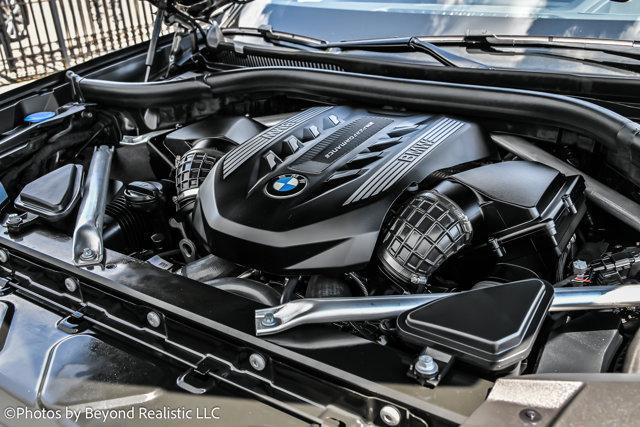Photo of 2022 Manhattan Green Metallic BMW X7