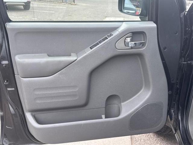 Photo of 2016 Magnetic Black Nissan Frontier