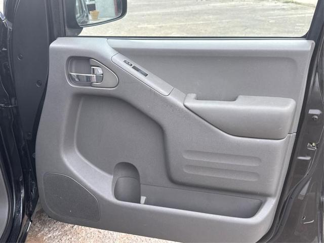 Photo of 2016 Magnetic Black Nissan Frontier
