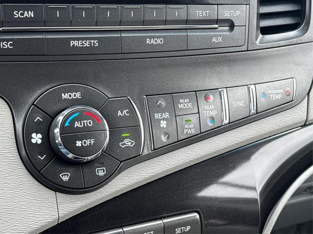 Photo of 2014 Gray Toyota Sienna