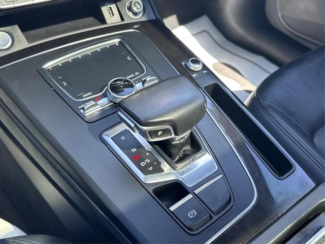 Photo of 2020 Navarra Blue Metallic Audi Q5