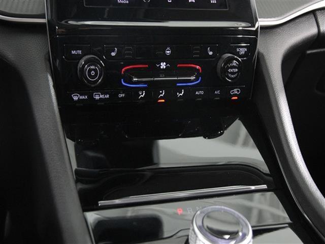 Photo of 2023 Bright White Clearcoat Jeep Grand Cherokee
