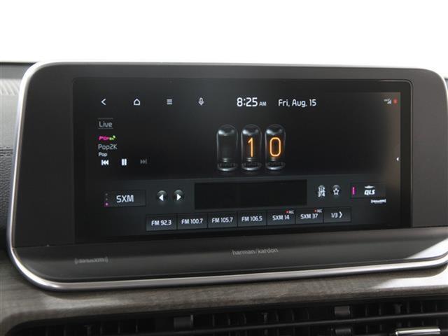 Photo of 2022 Glacial White Pearl Kia Telluride