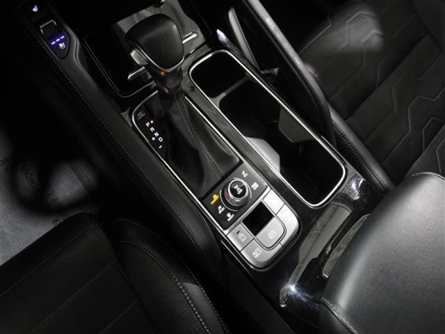 Photo of 2022 Glacial White Pearl Kia Telluride