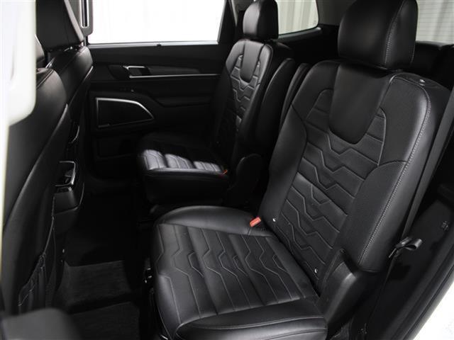 Photo of 2022 Glacial White Pearl Kia Telluride