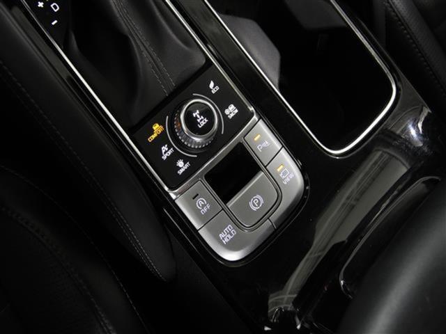 Photo of 2022 Glacial White Pearl Kia Telluride