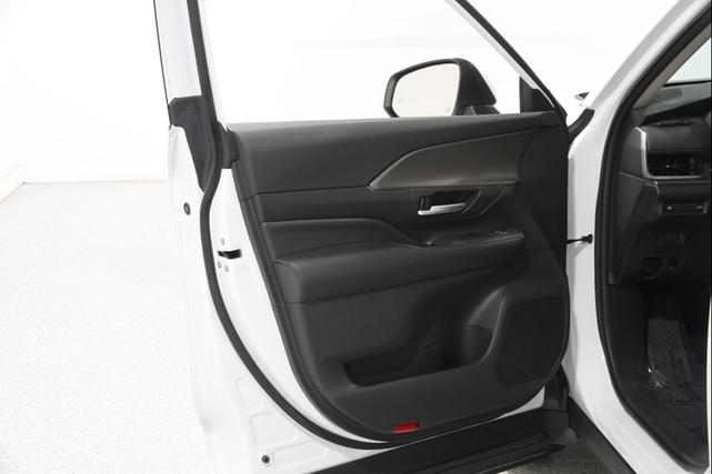 Photo of 2024 Wind Chill Pearl Toyota Grand Highlander