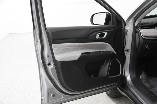 Photo of 2022 Billet Silver Metallic Clearcoat Jeep Compass
