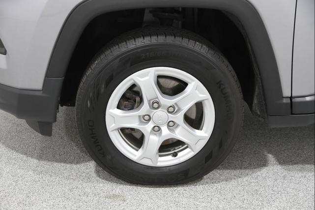 Photo of 2022 Billet Silver Metallic Clearcoat Jeep Compass