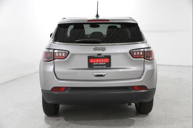 Photo of 2022 Billet Silver Metallic Clearcoat Jeep Compass