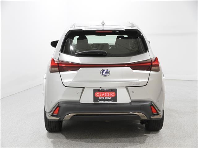 Photo of 2022 Atomic Silver Lexus UX 250h