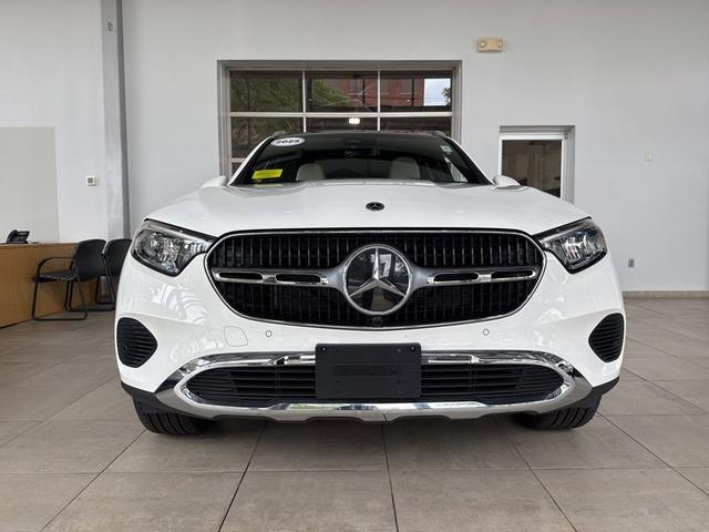 Photo of 2025 Polar White Mercedes-Benz GLC 300