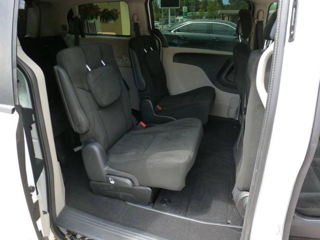 Photo of 2016 White Dodge Grand Caravan
