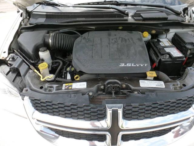 Photo of 2016 White Dodge Grand Caravan